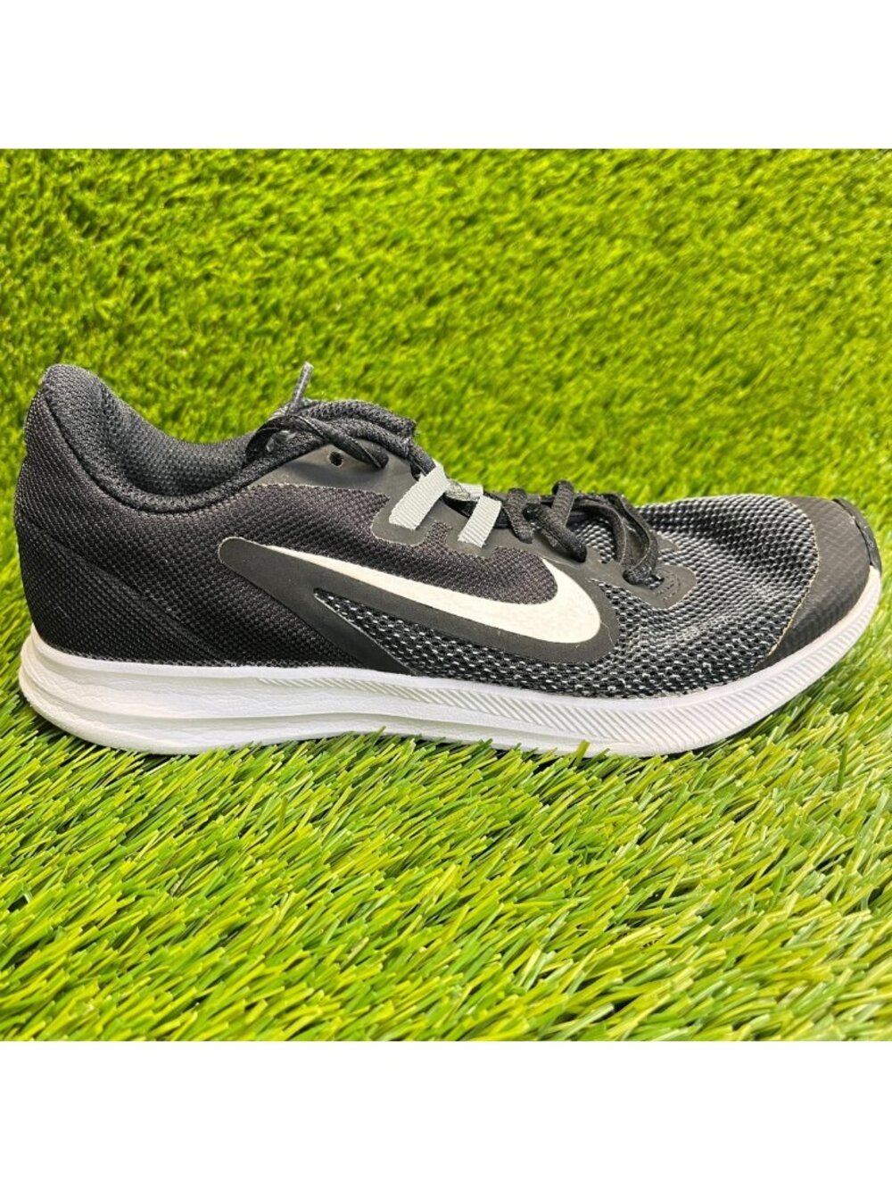 Nike Downshifter‎ 9 Boys Size 4Y Black White Athletic Running Shoes Sneakers